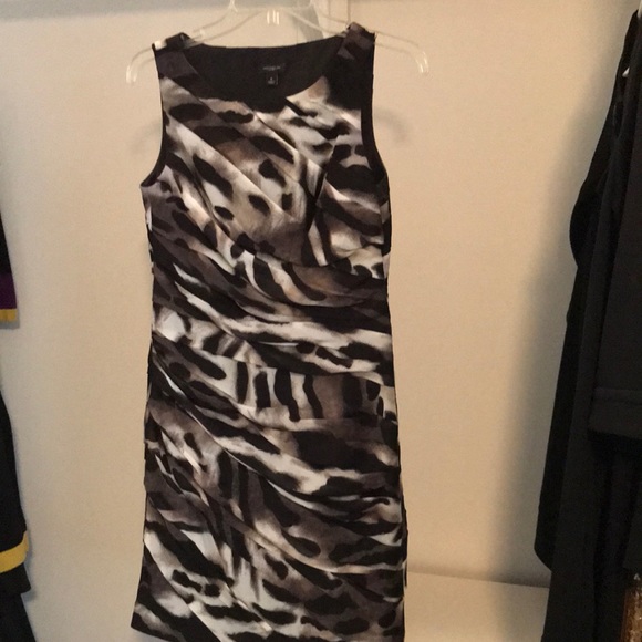 EUC ANN TAYLOR SLEEVELESS RUCHED DRESS. BLACK/GRAY/CREAM PATTERN. SIDE ZIP SZ 6 - Picture 1 of 7